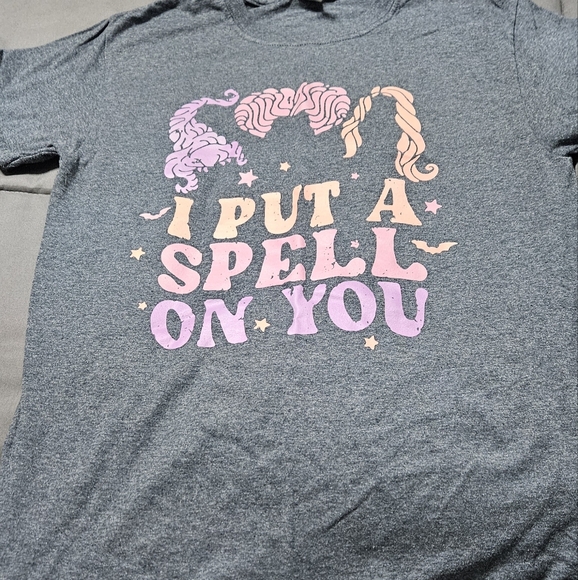 Gildan Tops - Gray Hocus Pocus I Put A Spell On You Halloween Graphic Tee
